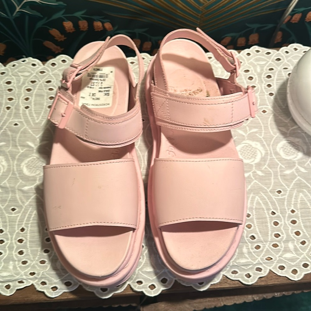 NWOT Dr. Martens Voss Mono Hydro Leather Strap Sandals In Pink